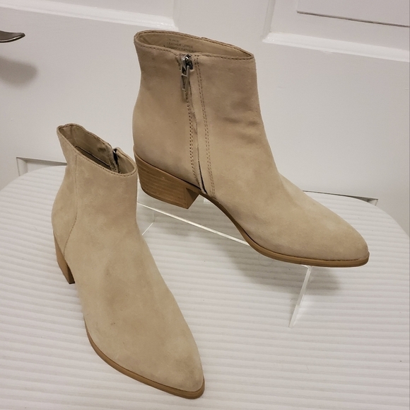 Dolce Vita Avie Light Beige Suede Side Zip Booties Size 7M, Casual - Picture 1 of 13